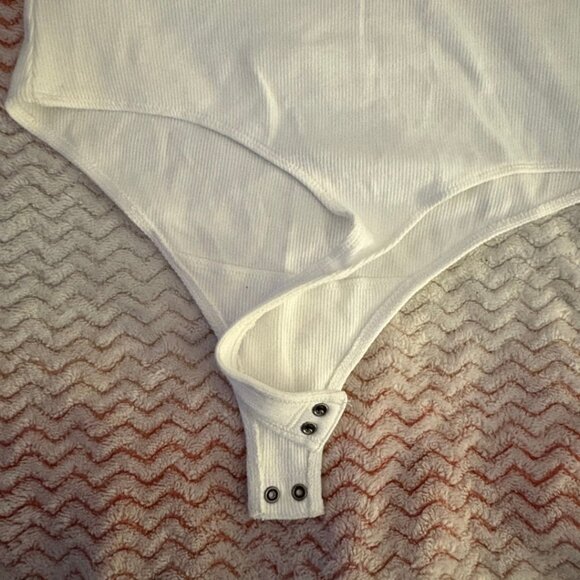 Abercrombie & Fitch Soft Ribbed White Bodysuit - Size Medium - Picture 9 of 10